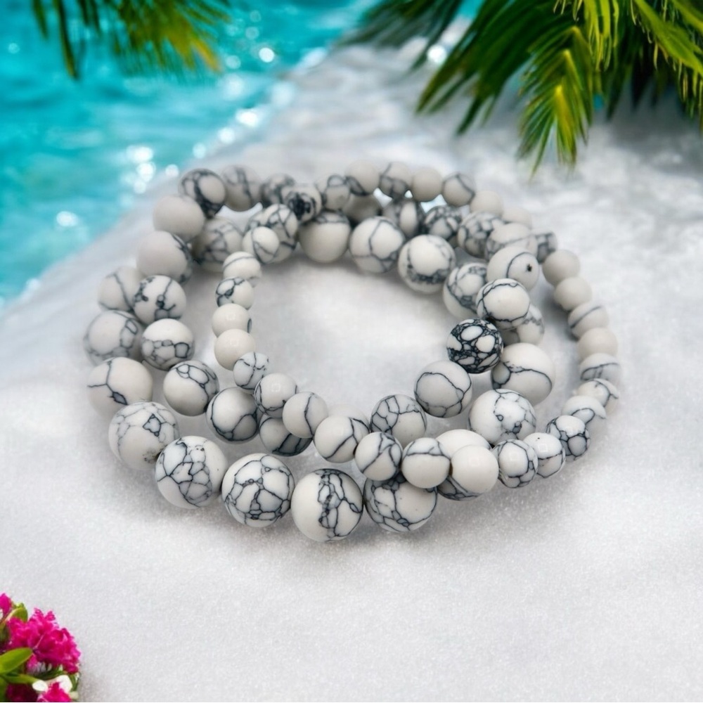 Natural Howlite Bracelet - Picture 5 of 10